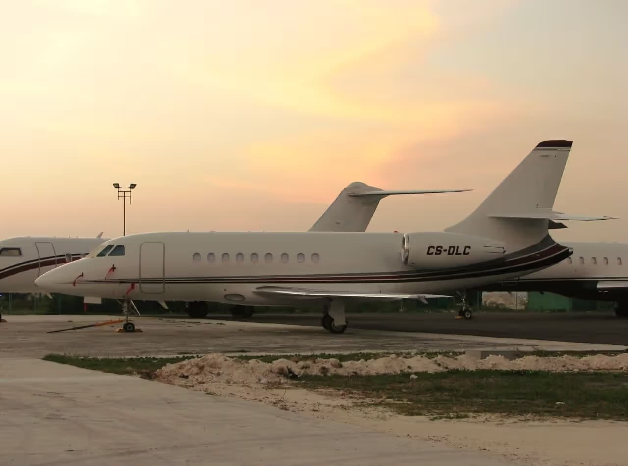 CS-DLC — Business jet