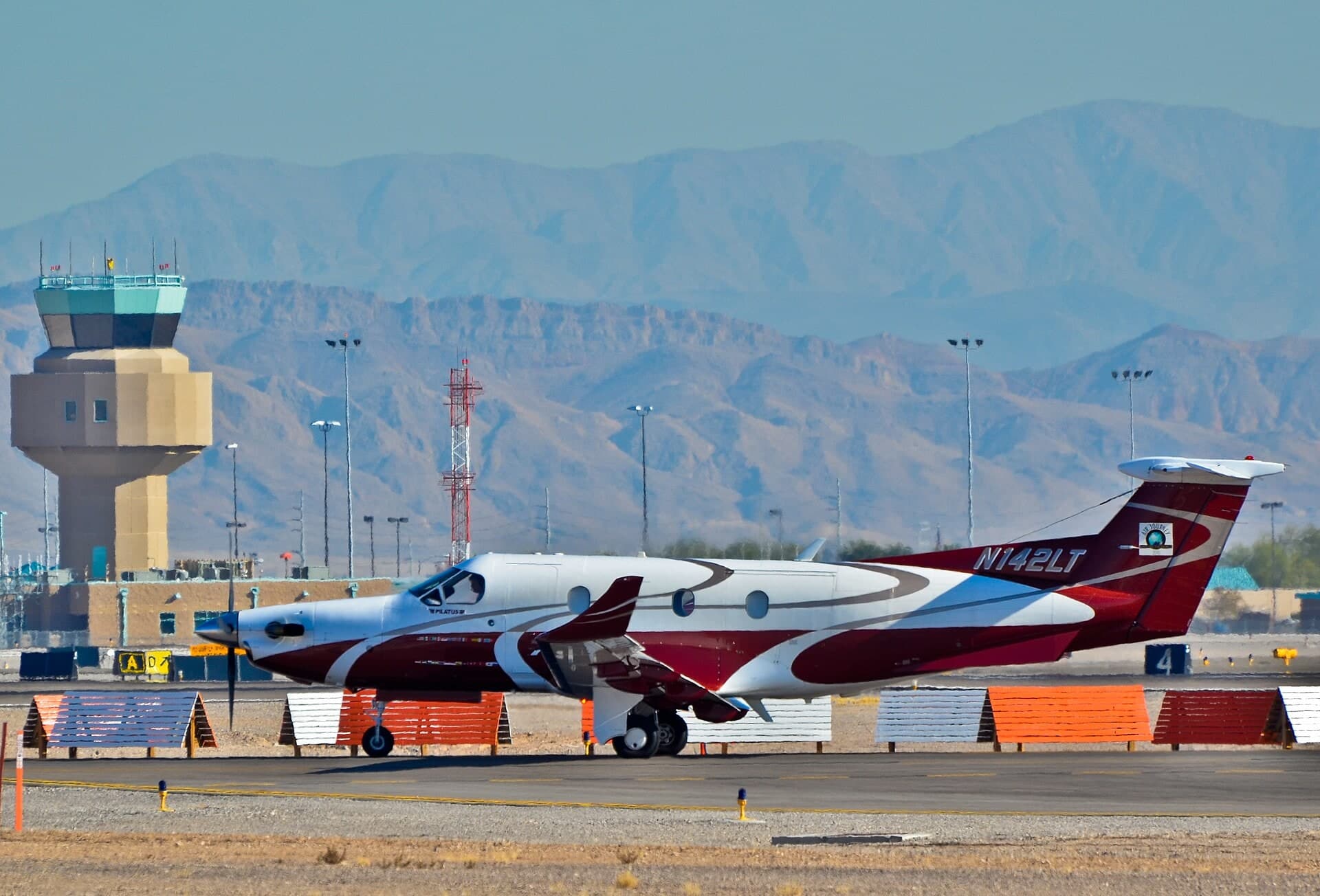N142LT — Pilatus