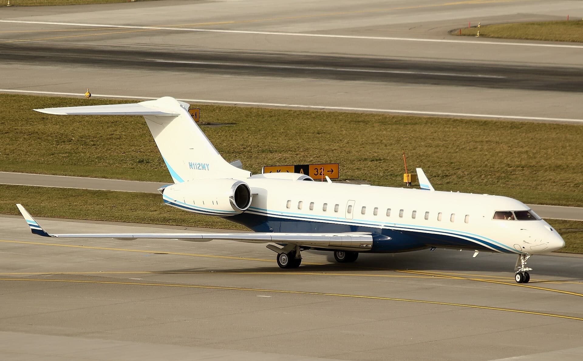 N112MY — Bombardier