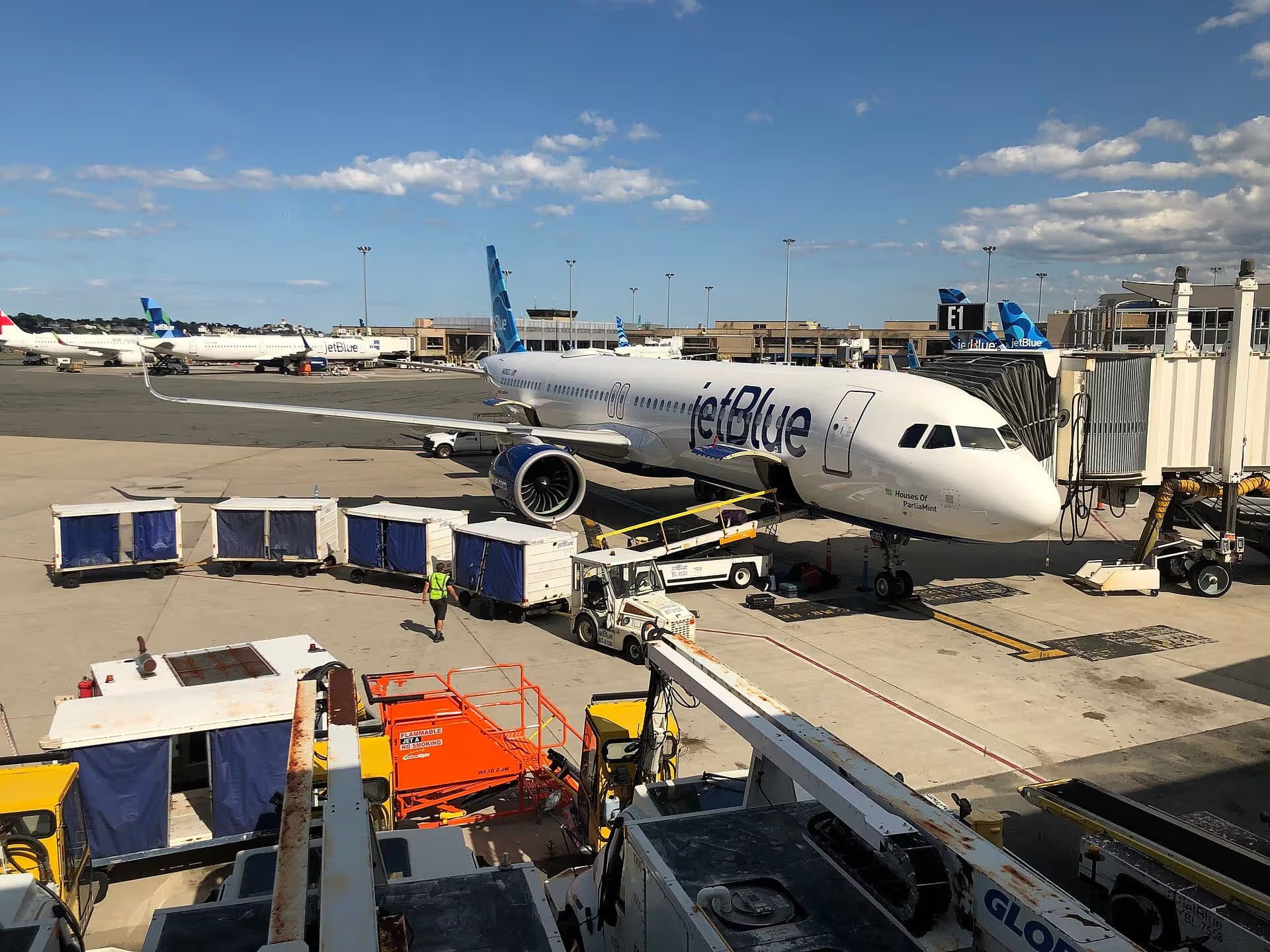 N4062J — Twin-engine aircraft