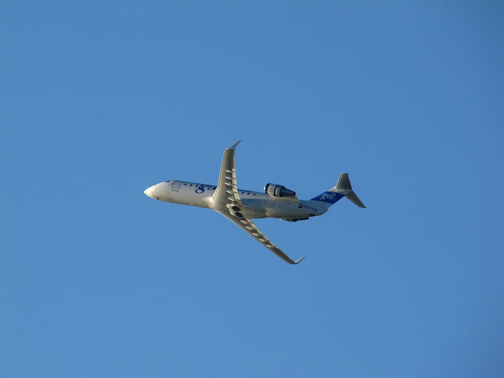 N27318 — Twin-engine aircraft