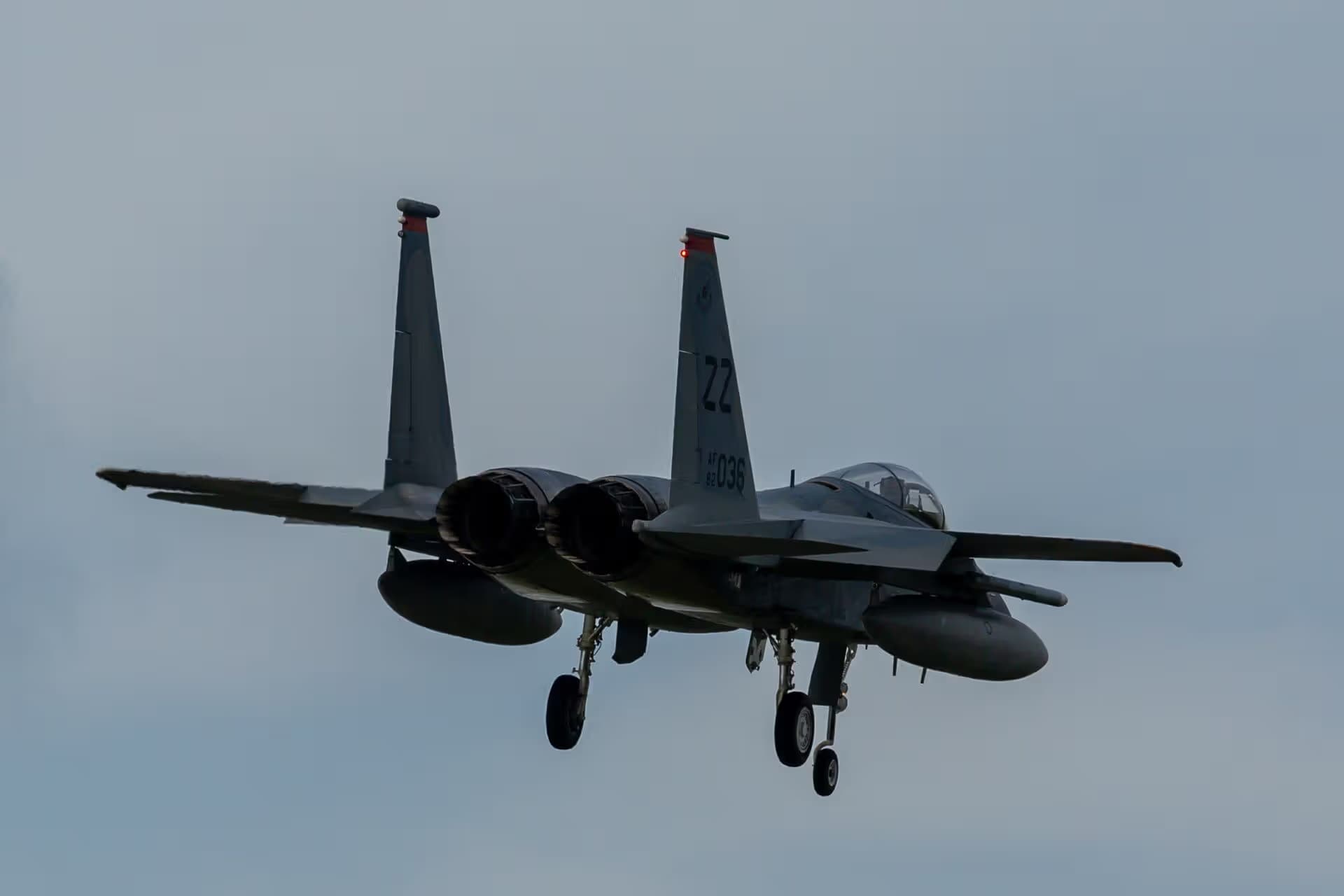 Unidentified — Twin-engine aircraft