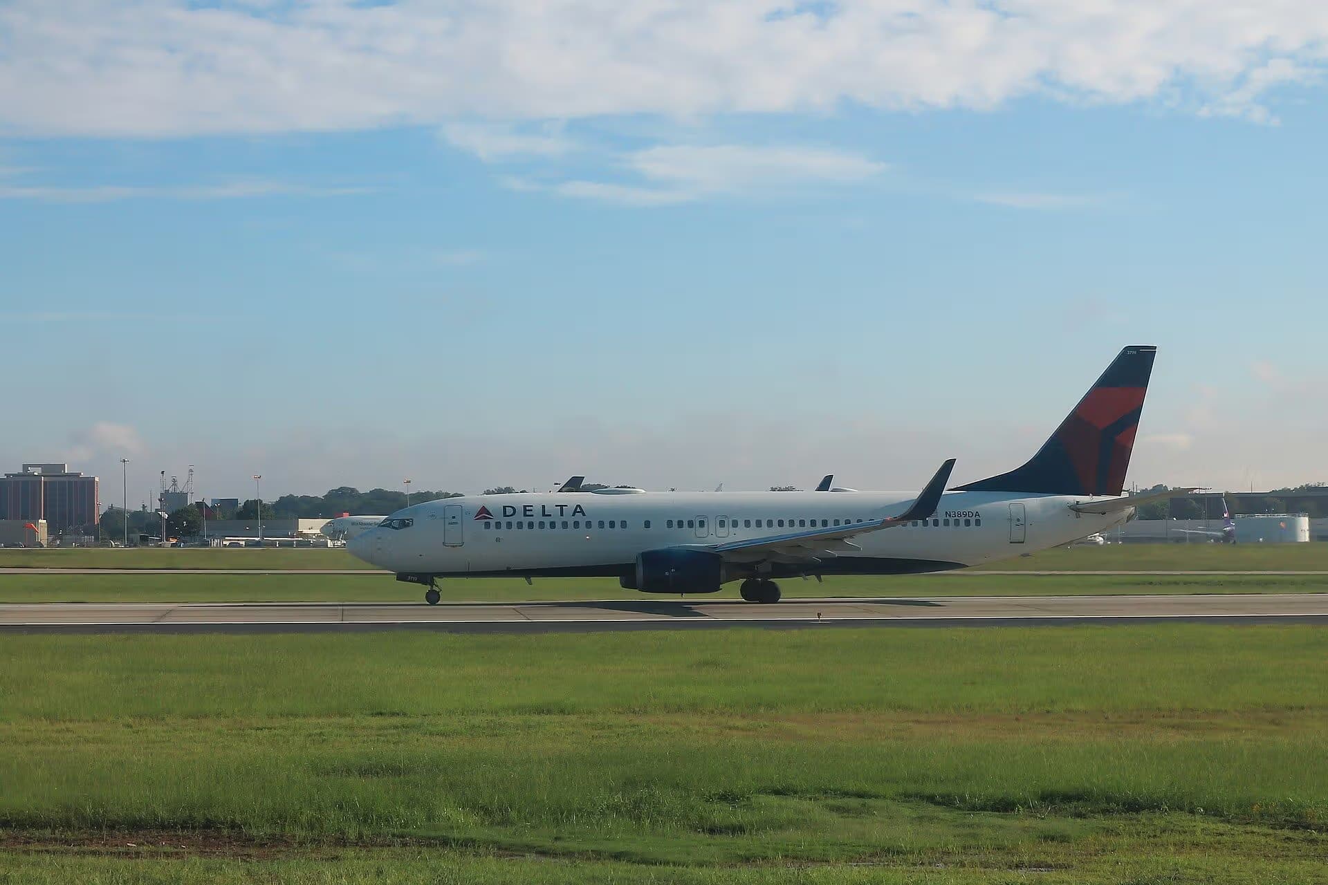 N389DA — Twin-engine aircraft