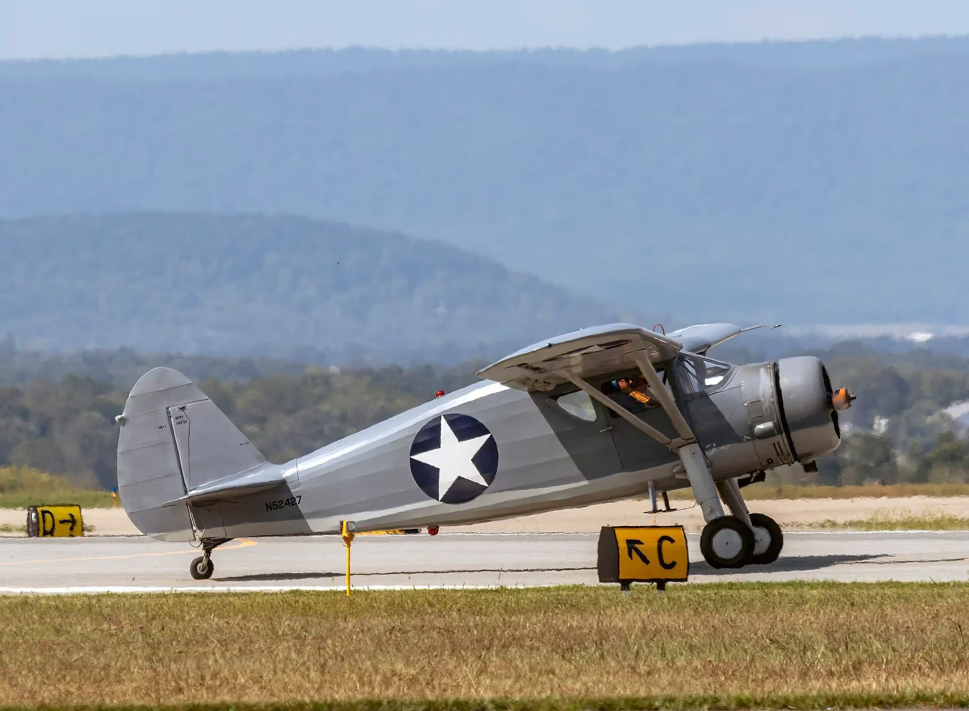 N52427 — Single-engine aircraft