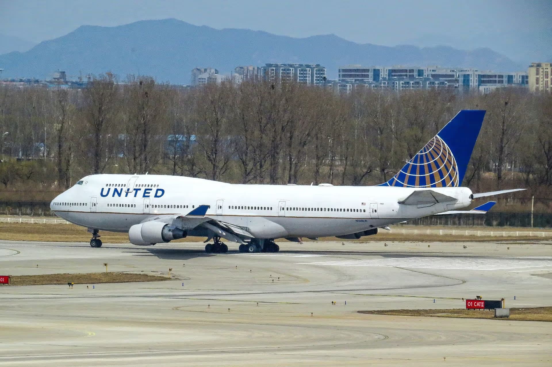 N128UA — Boeing