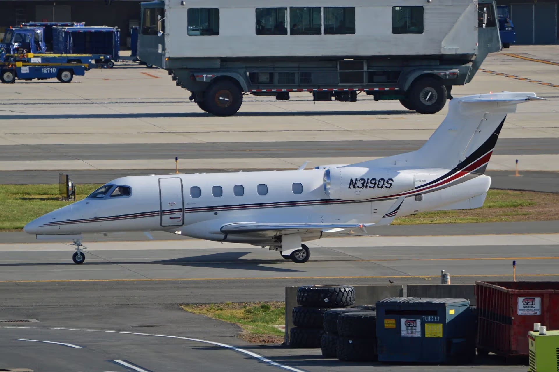 N319QS — Embraer