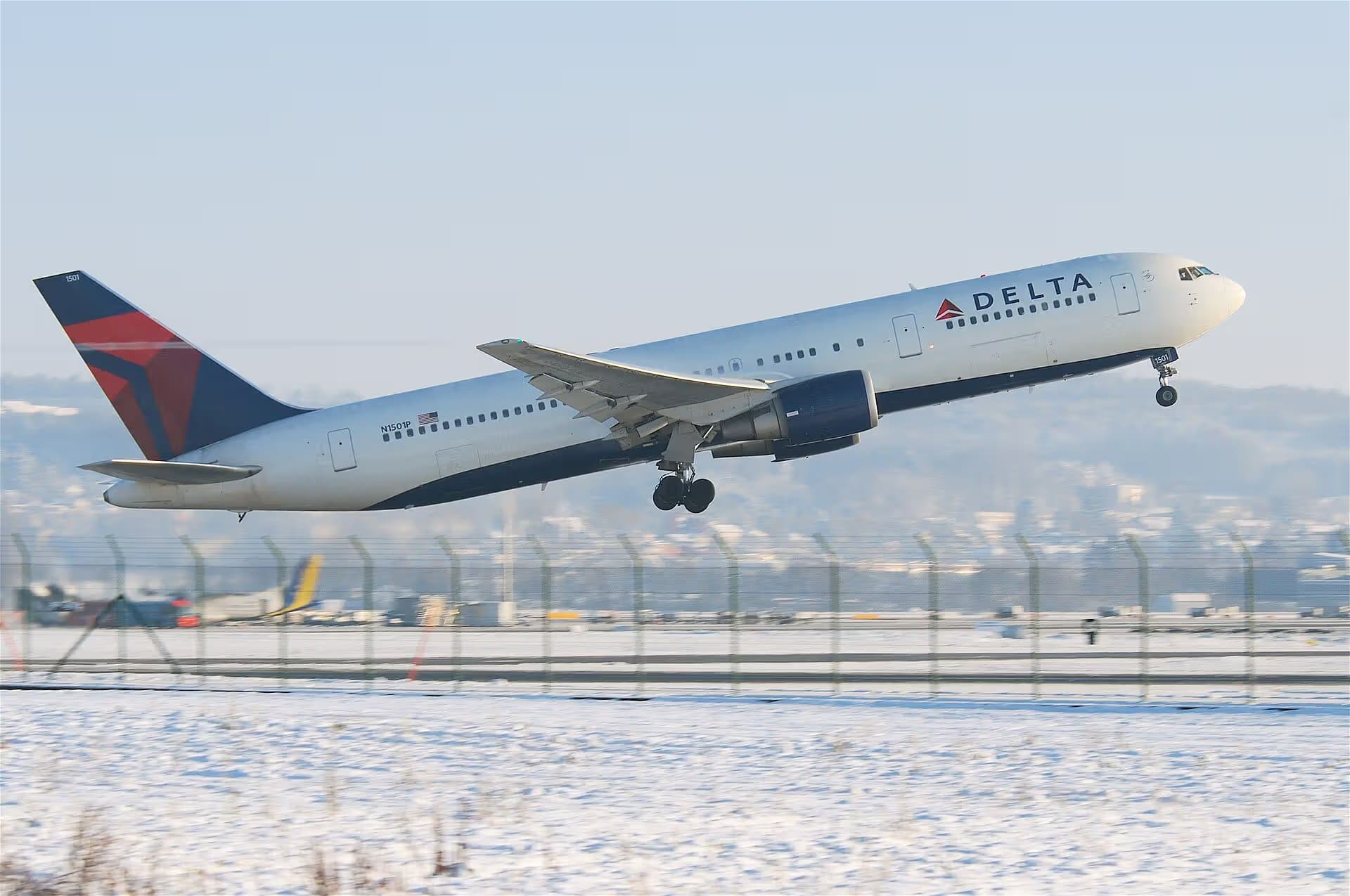 N1501P — Twin-engine aircraft