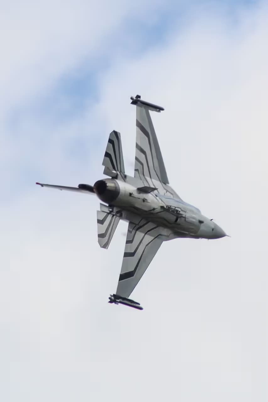 Unidentified — Single-engine aircraft