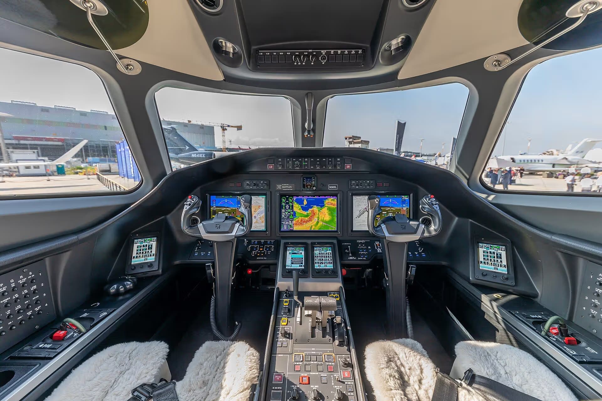 N260CL — Business jet