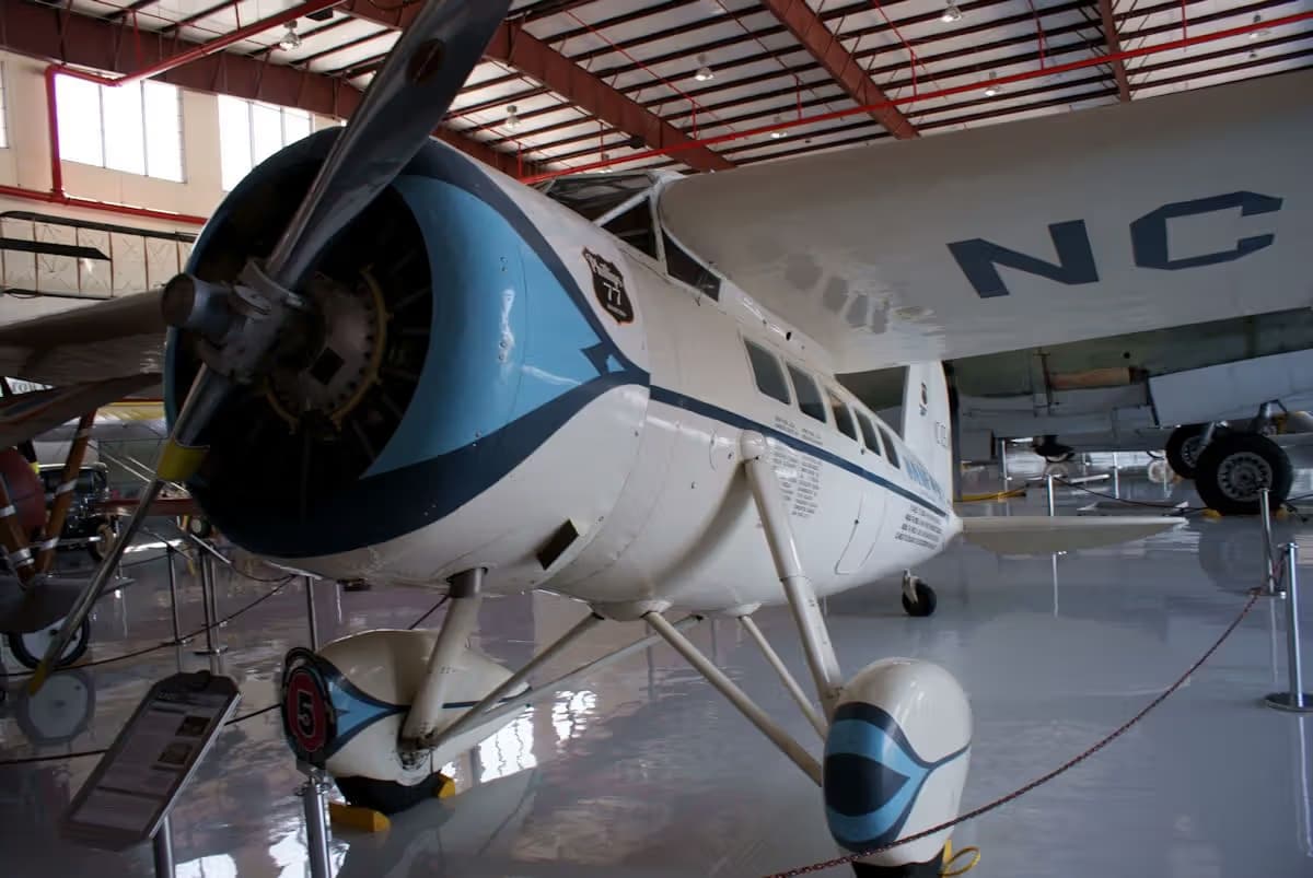 Unidentified — Single-engine aircraft