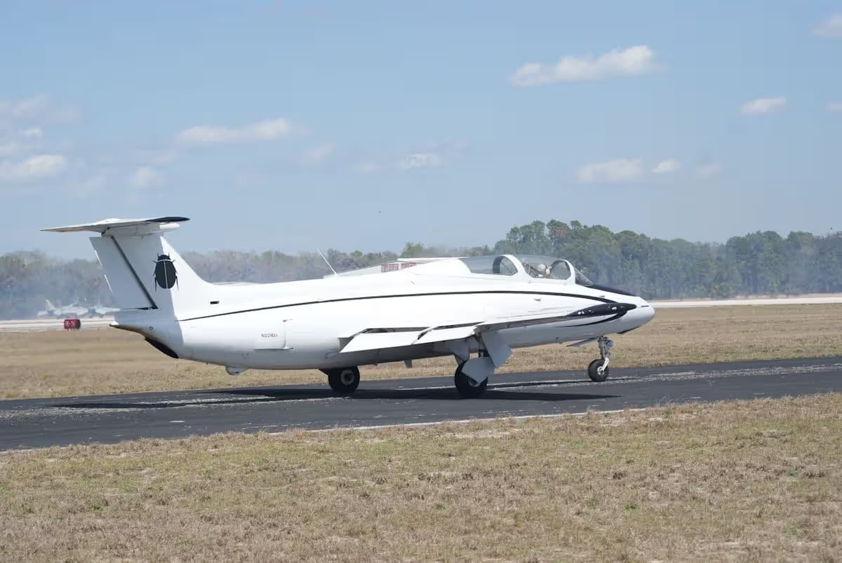 Unidentified — Single-engine aircraft