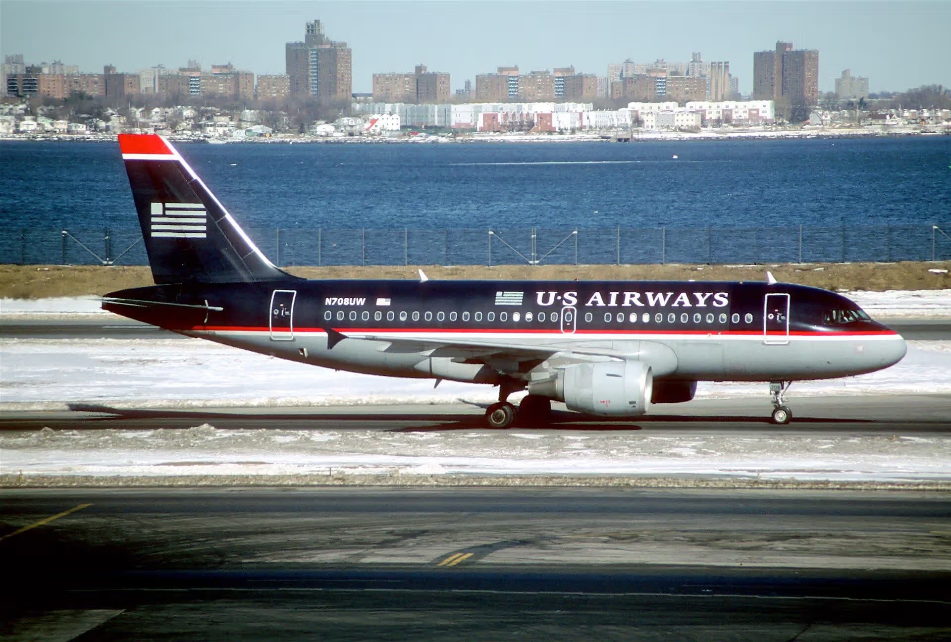 N708UW — Airbus