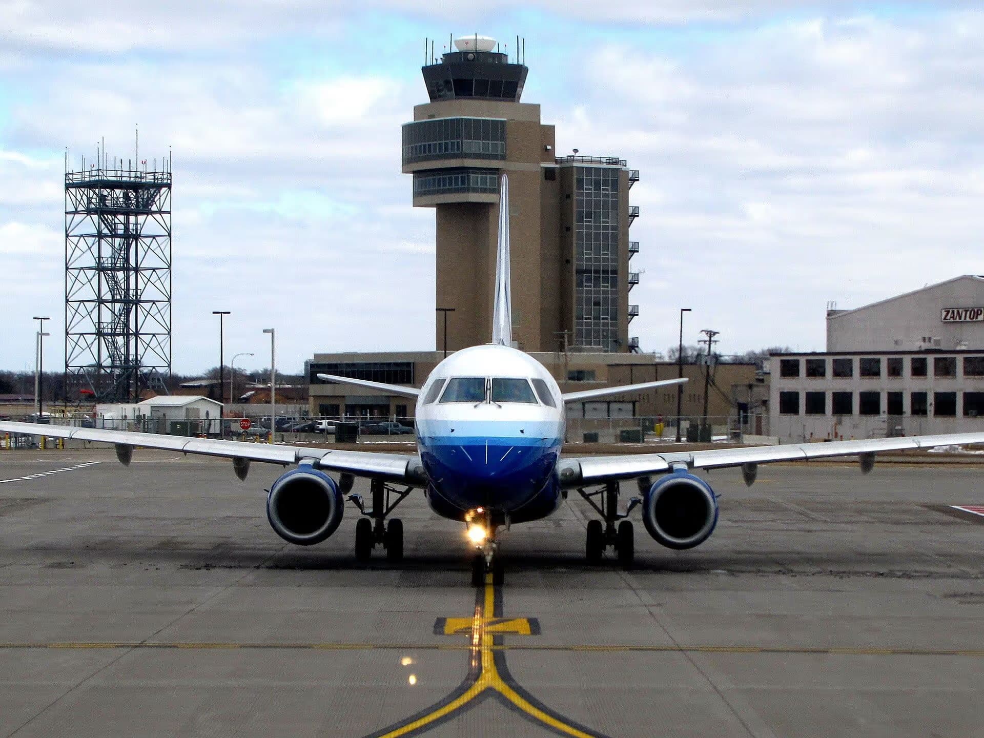 N855RW — Twin-engine aircraft