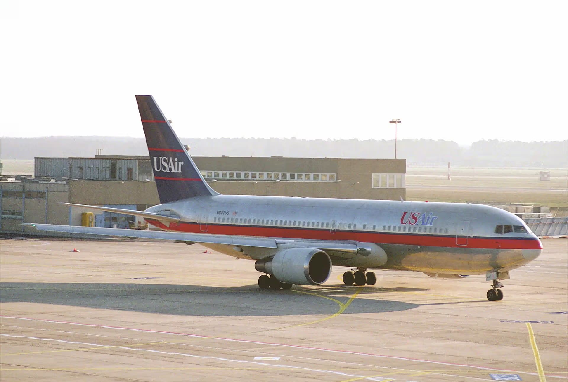 N647US — Twin-engine aircraft