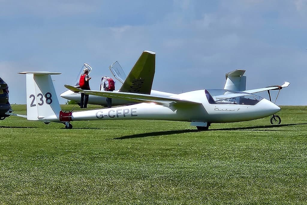 G-CFPE — Glider