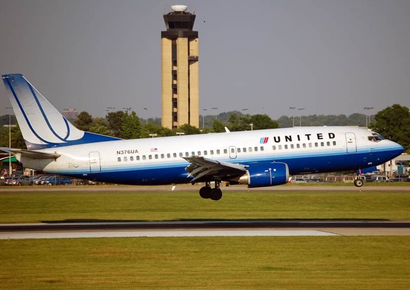 N376UA — Twin-engine aircraft
