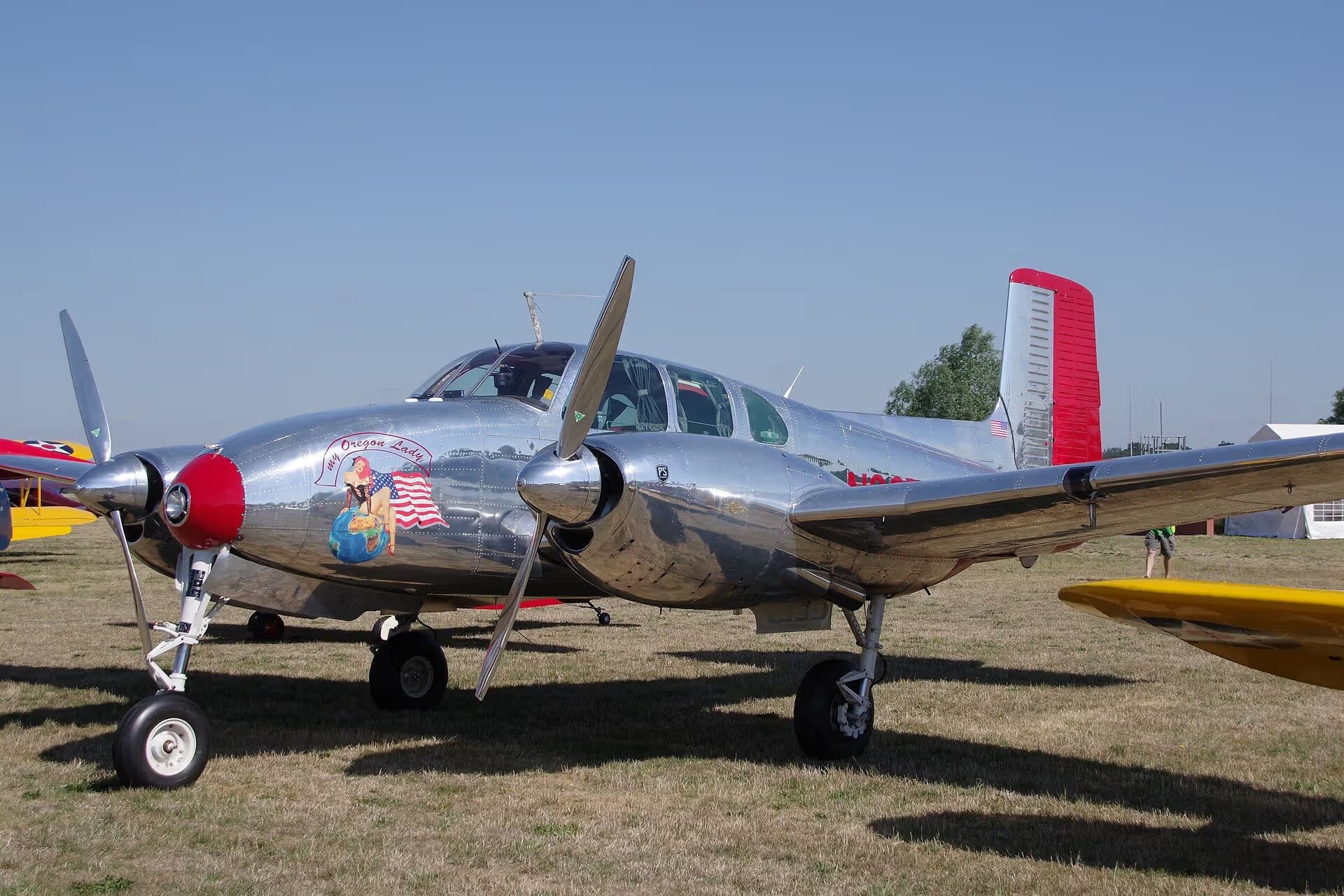 N3670B — Twin-engine aircraft