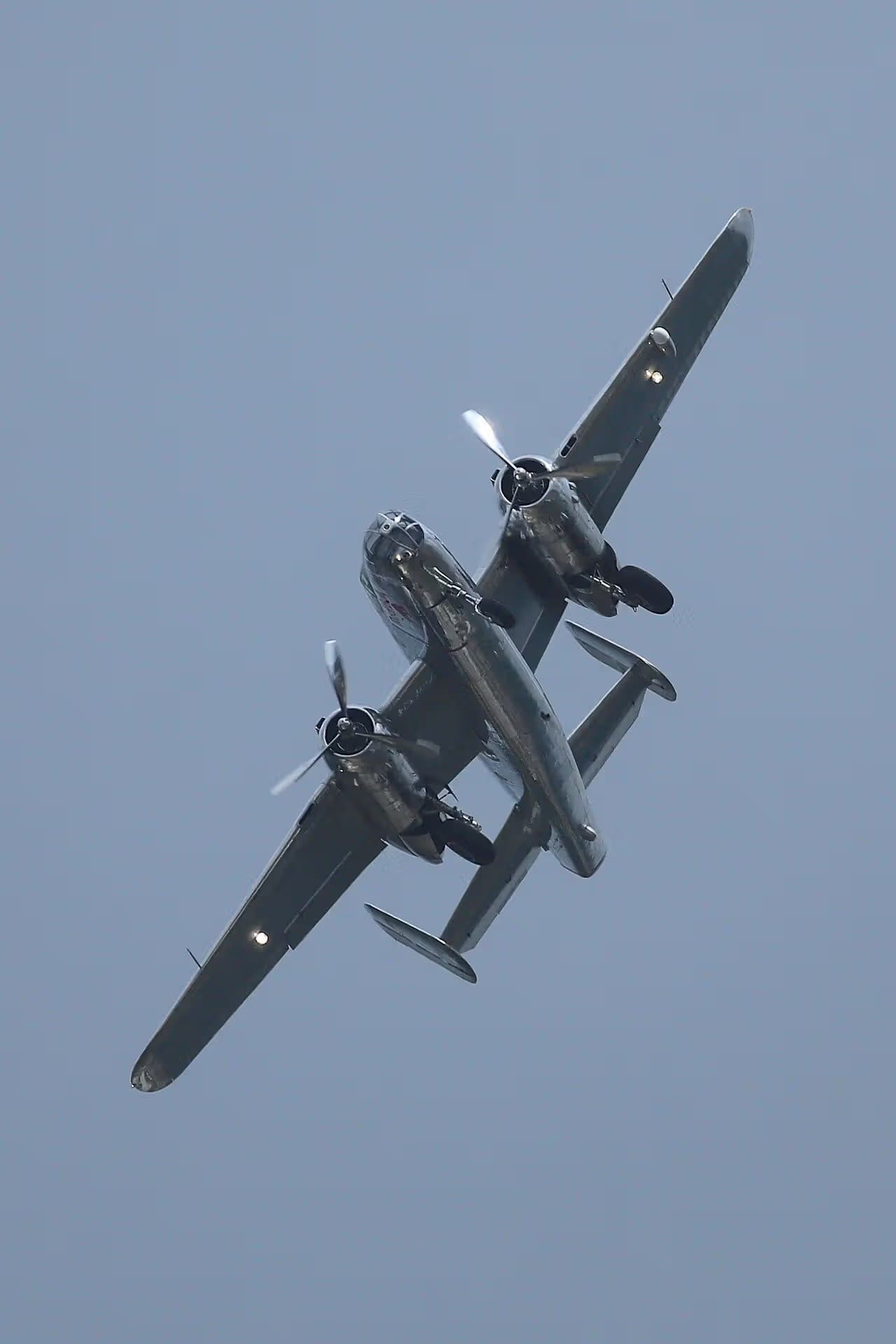Unidentified — Twin-engine aircraft