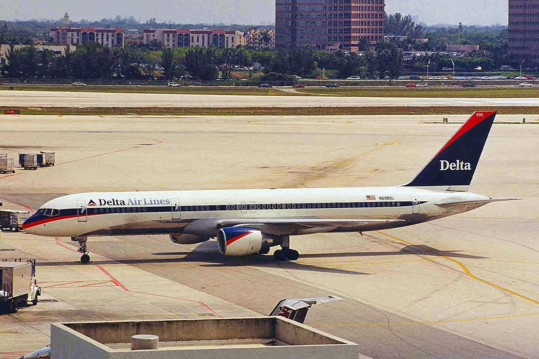N698DL — Twin-engine aircraft