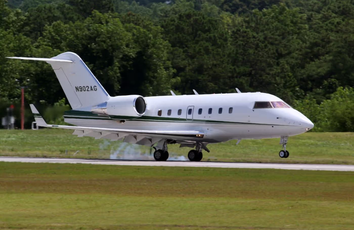 N902AG — Bombardier