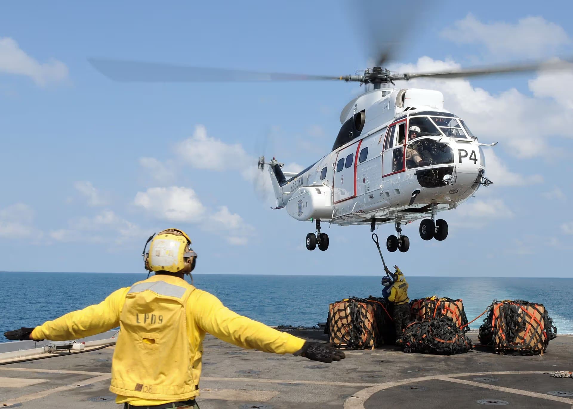 N330KW — Helicopter