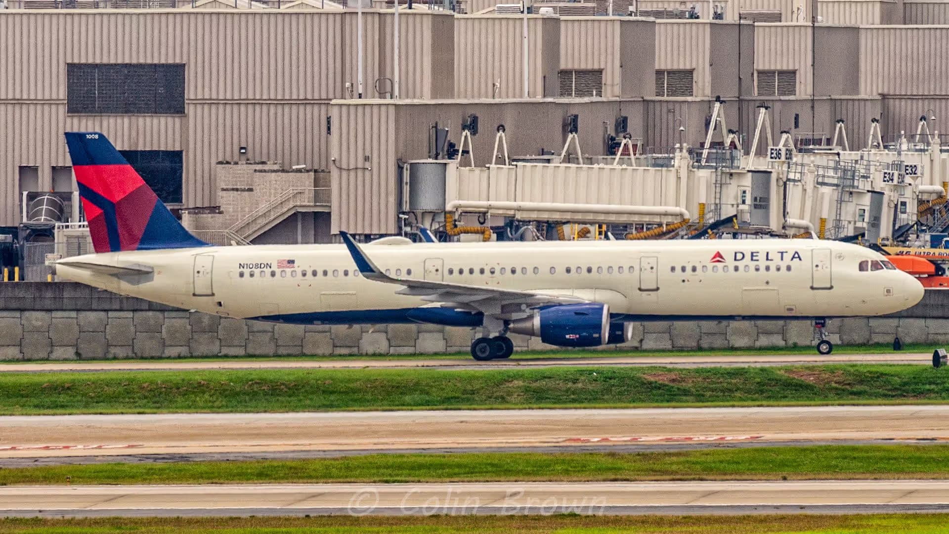 N108DN — Twin-engine aircraft