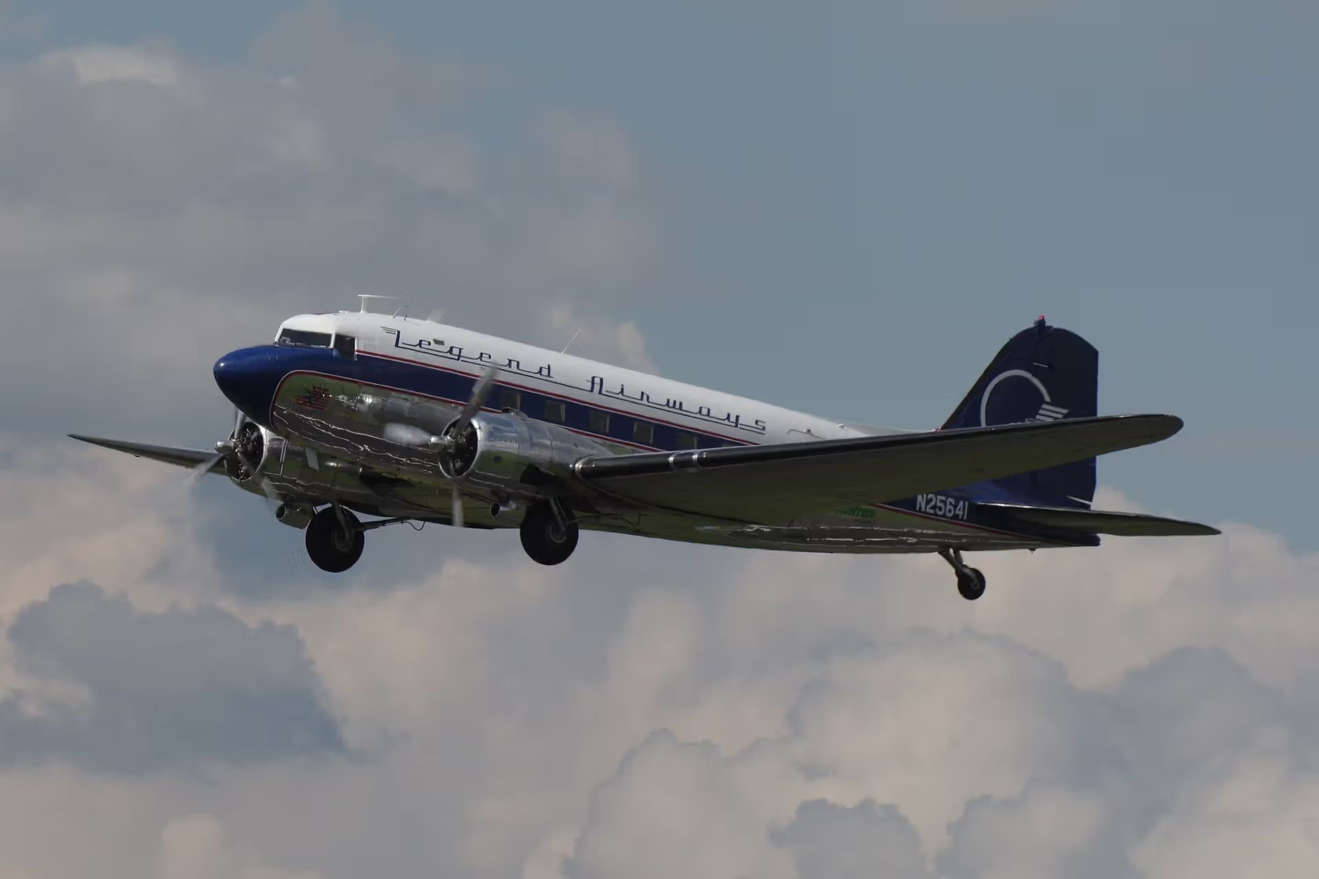 N25641 — Twin-engine aircraft