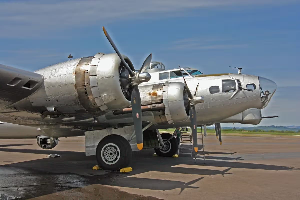 Unidentified — Twin-engine aircraft at Eugene Airport