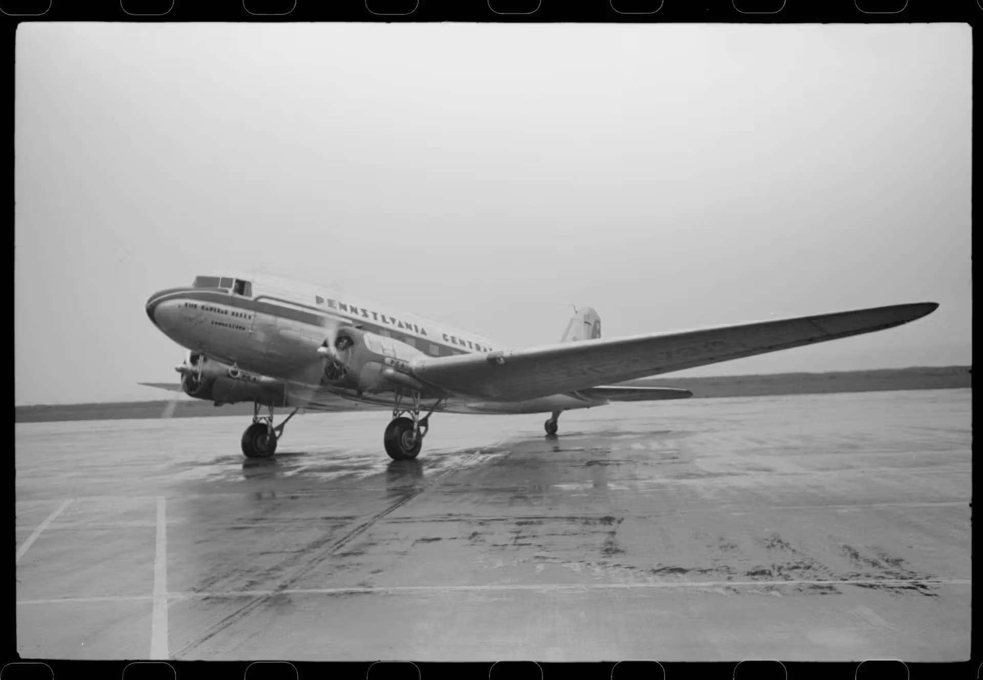 Unidentified — Twin-engine aircraft