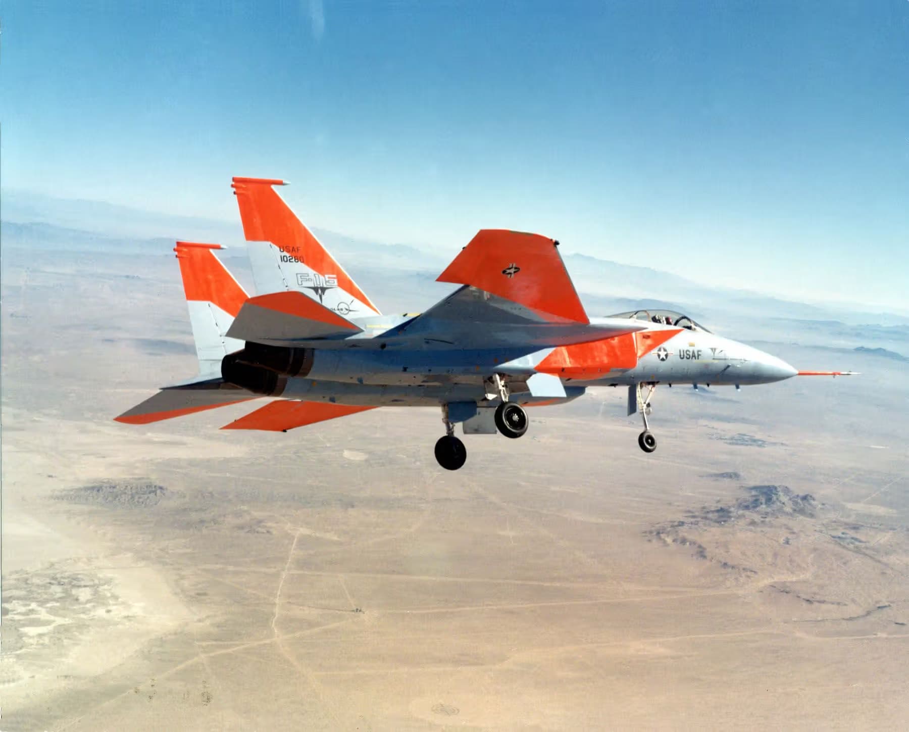 Unidentified — Twin-engine aircraft