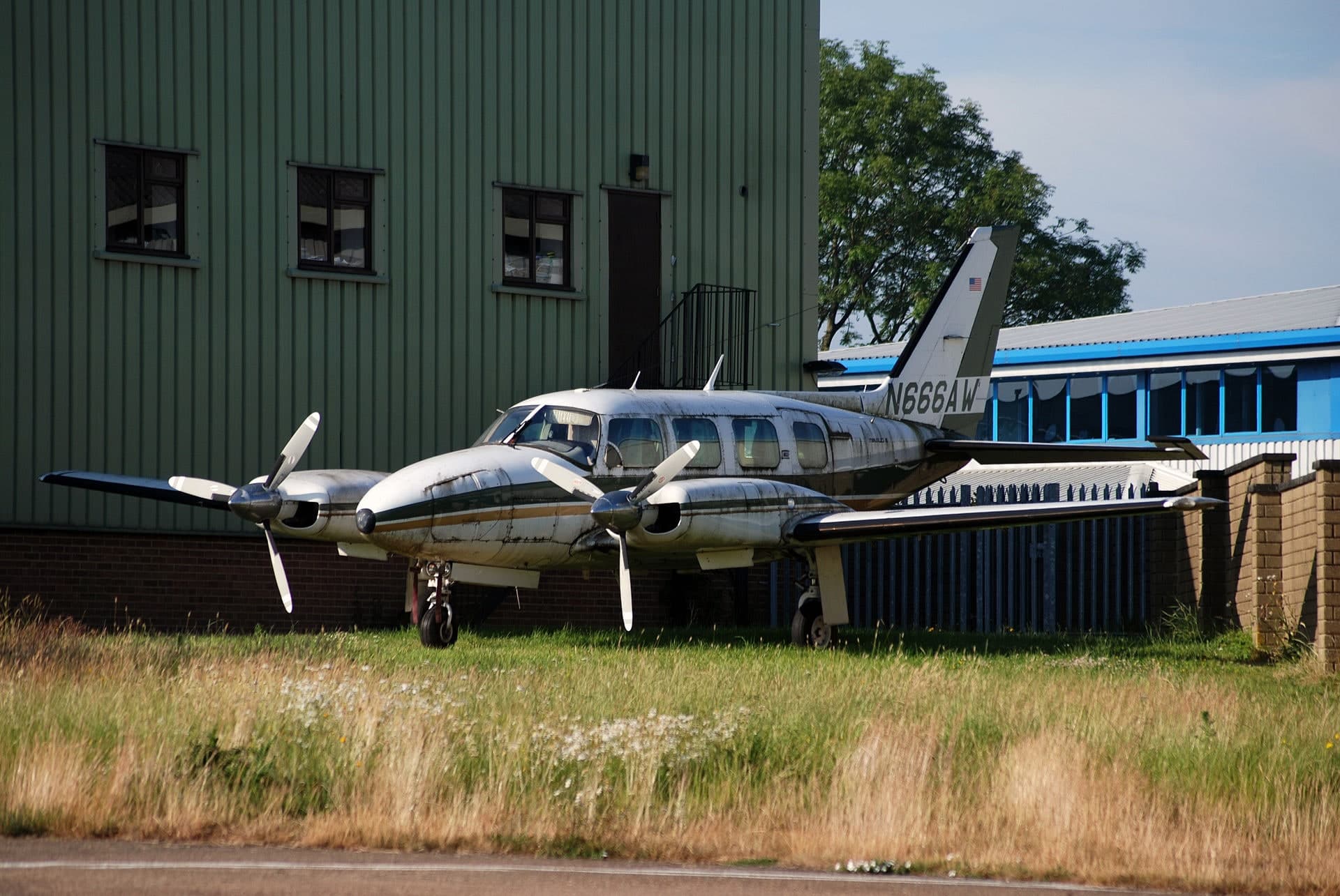 N666AW — Twin-engine aircraft
