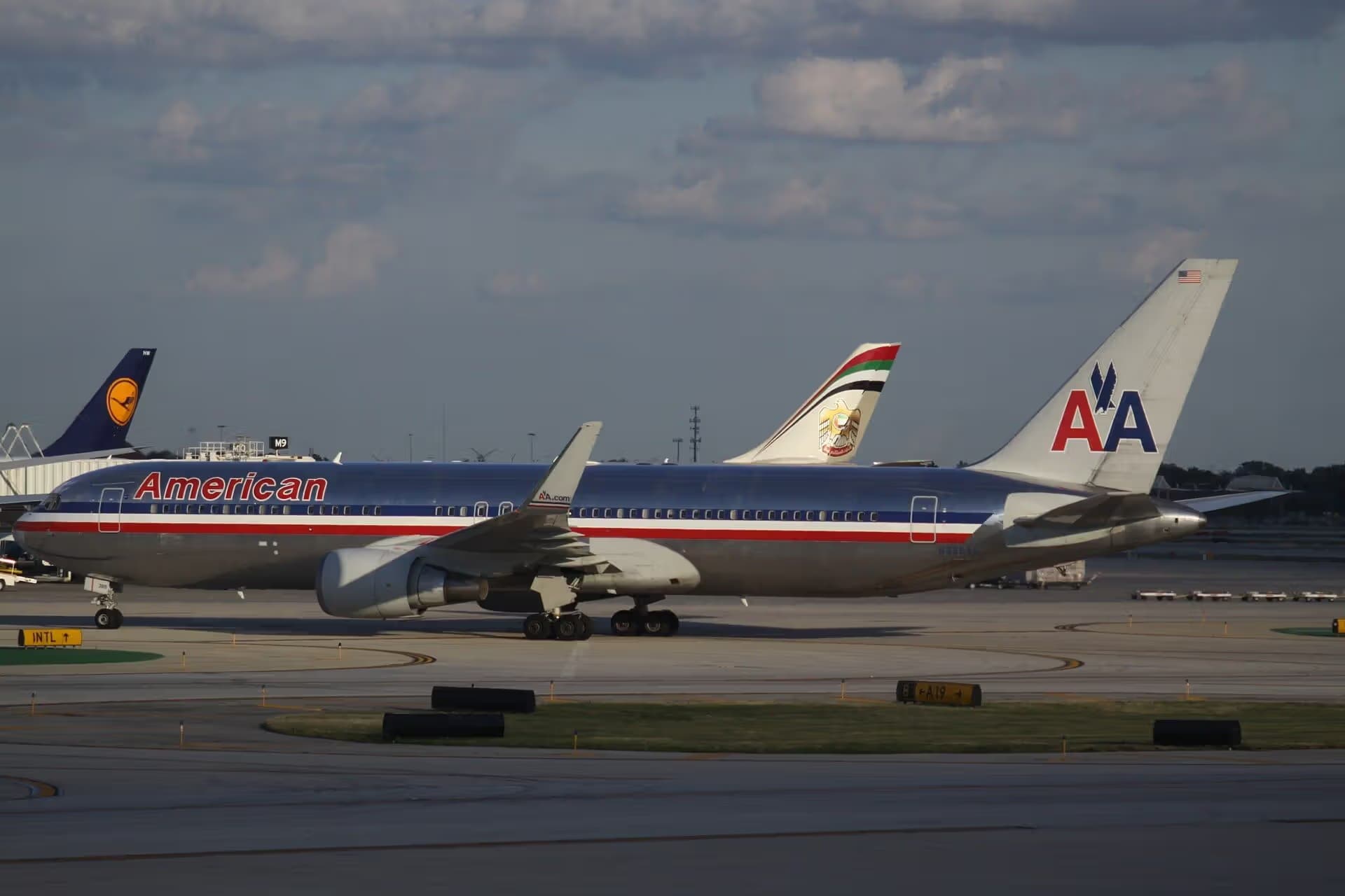 N389AA — Boeing