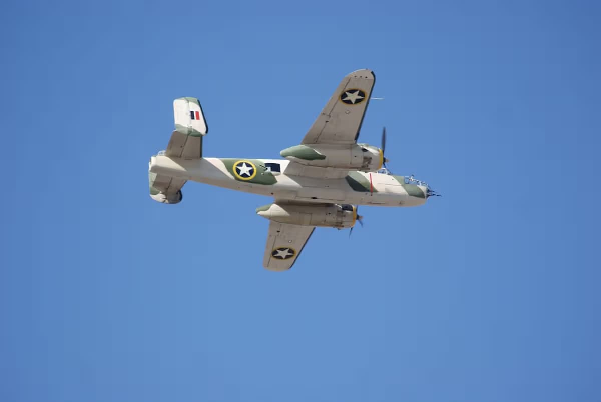 Unidentified — Twin-engine aircraft