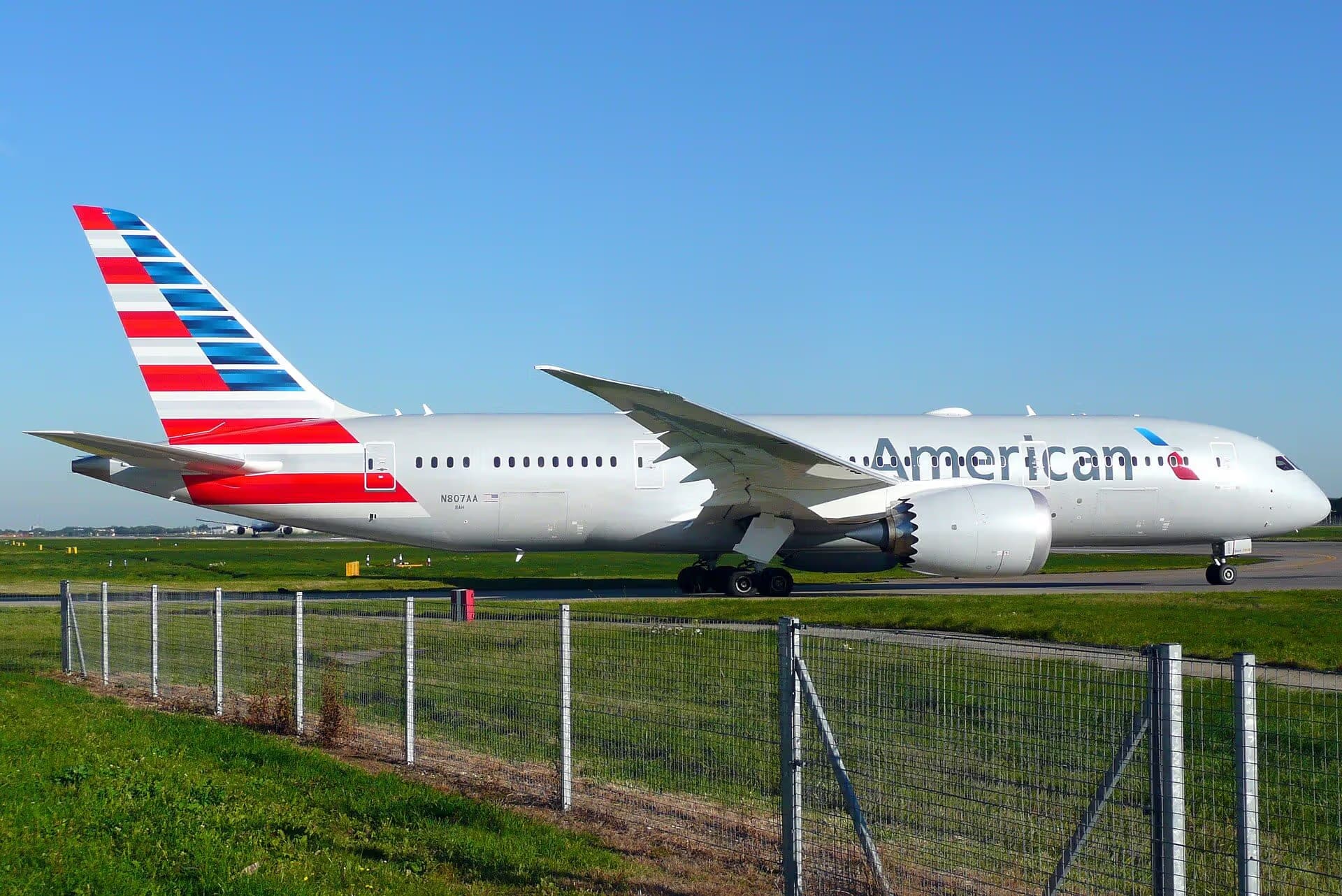 N807AA — Aircraft at London Heathrow Airport
