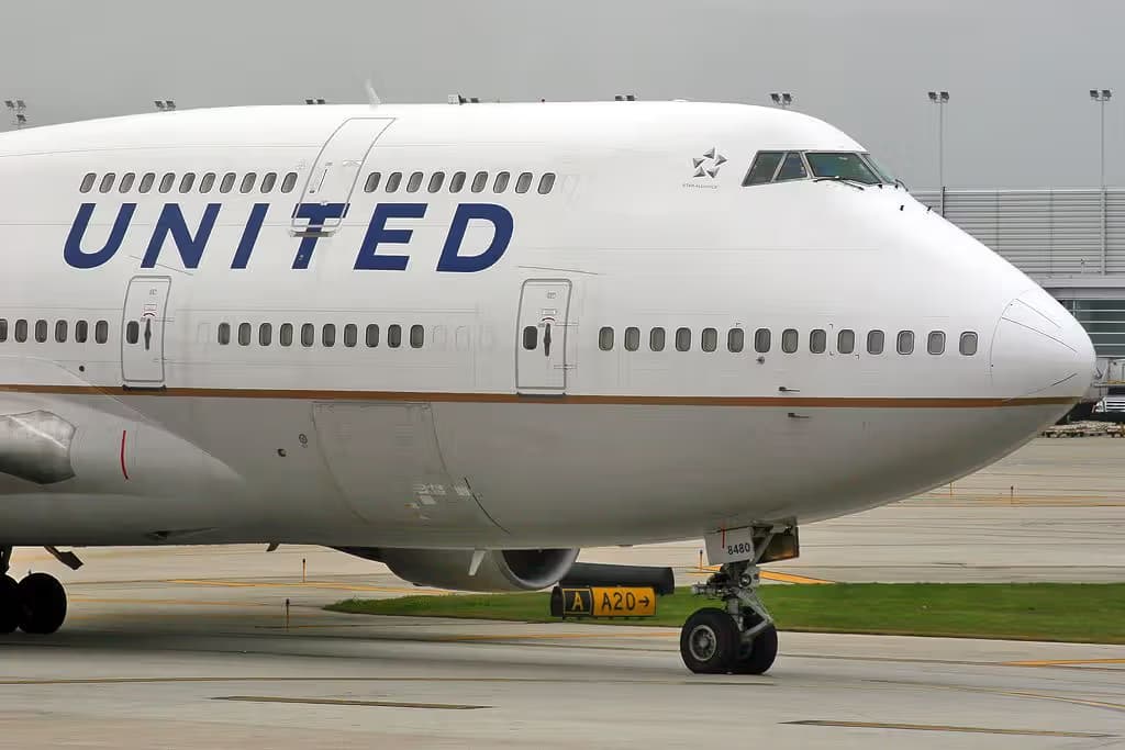 N180UA — Boeing