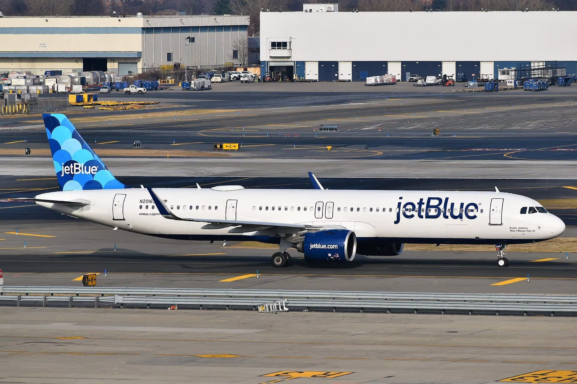 N2016J — Airbus