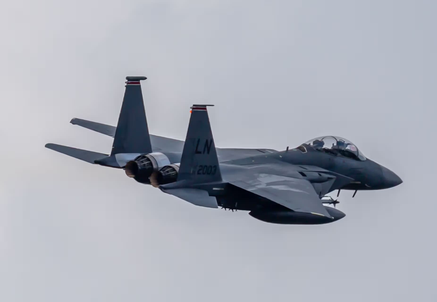 Unidentified — Twin-engine aircraft