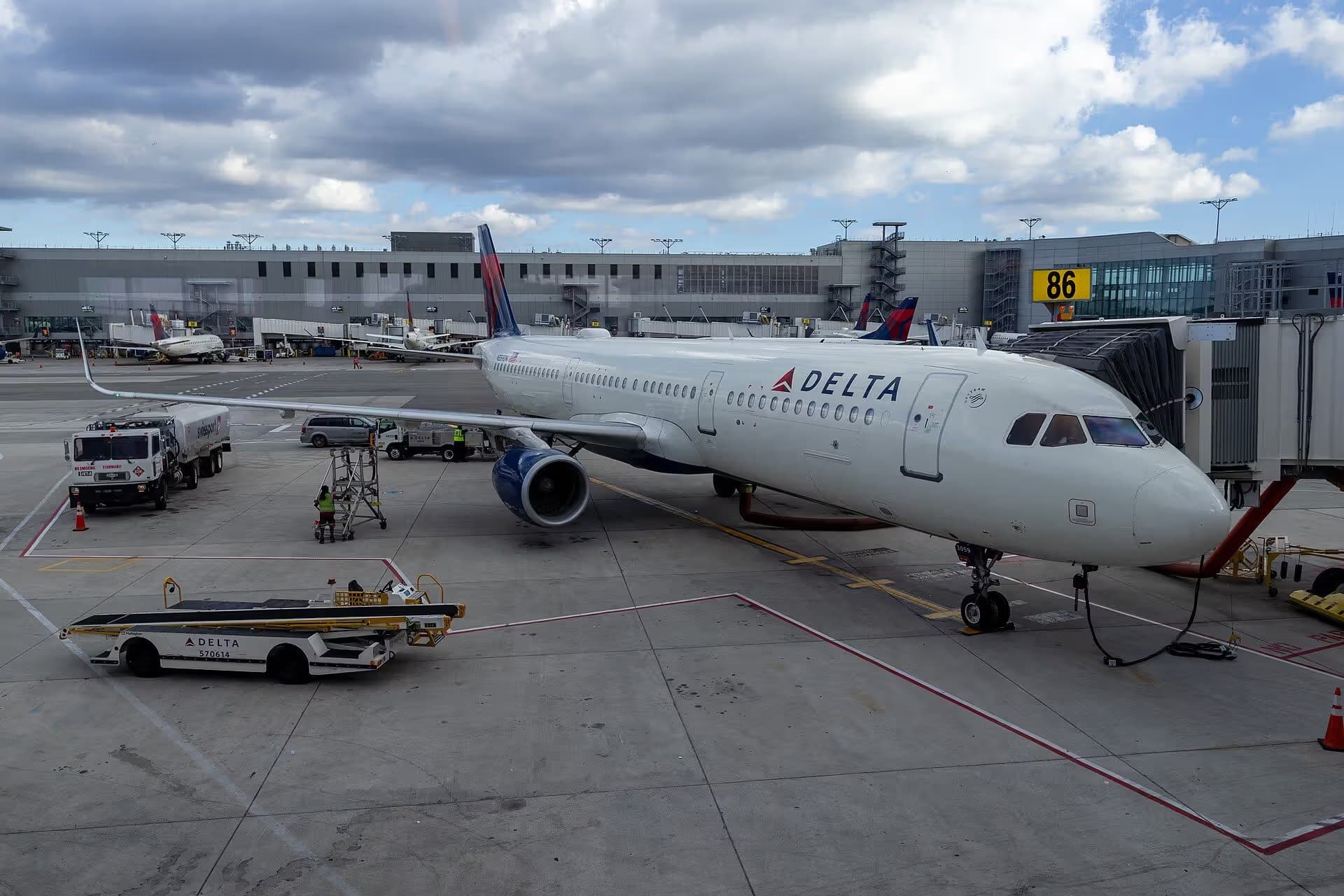 N359DN — Airbus at LaGuardia Airport