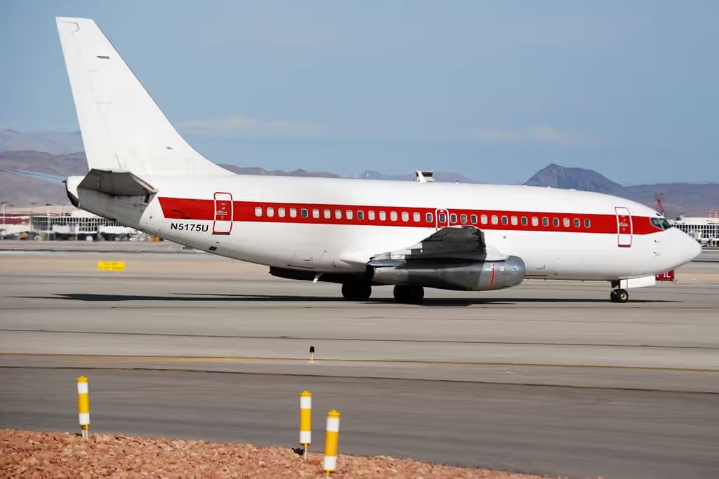 N5175U — Twin-engine aircraft