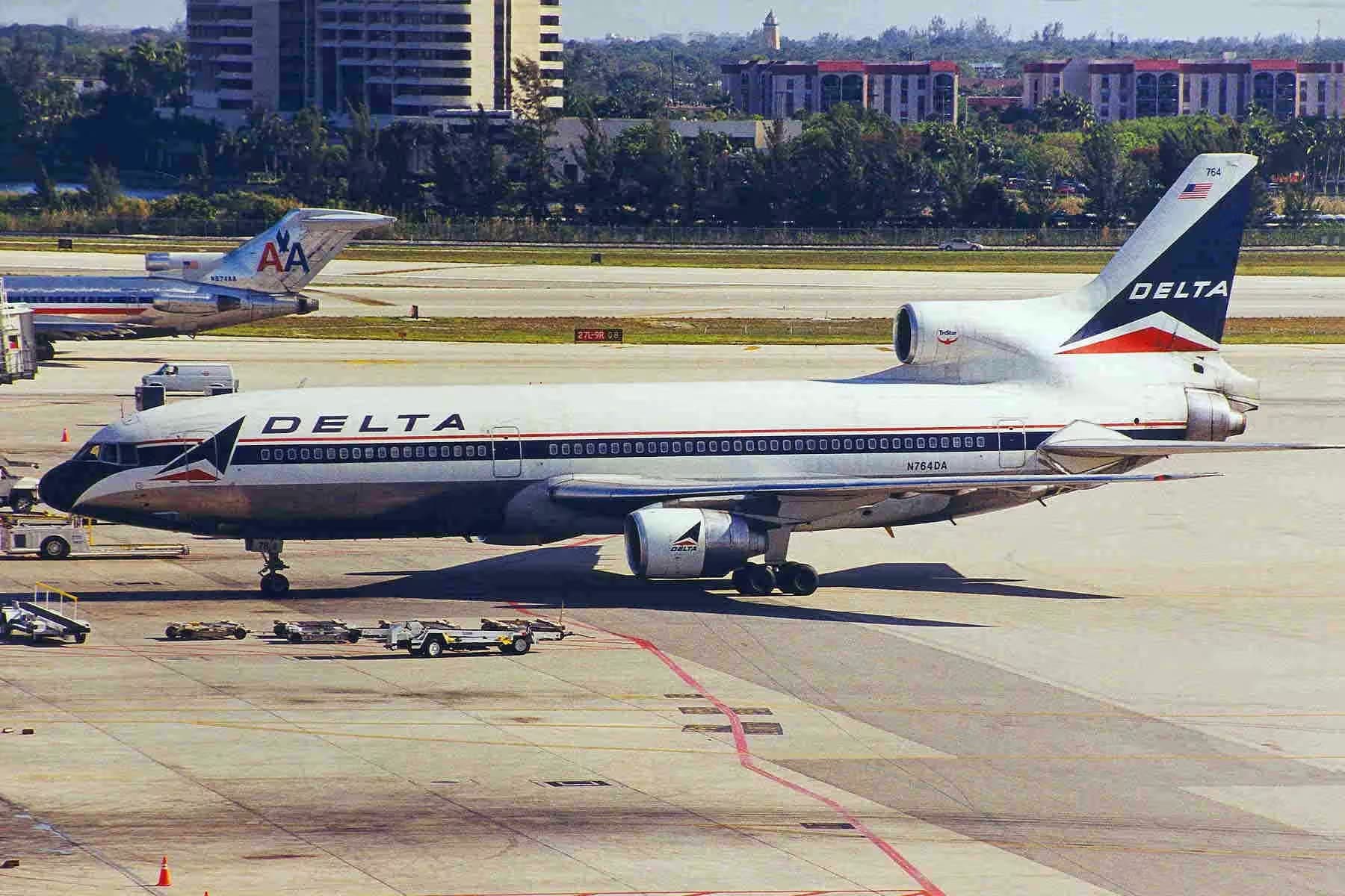 N764DA — Douglas