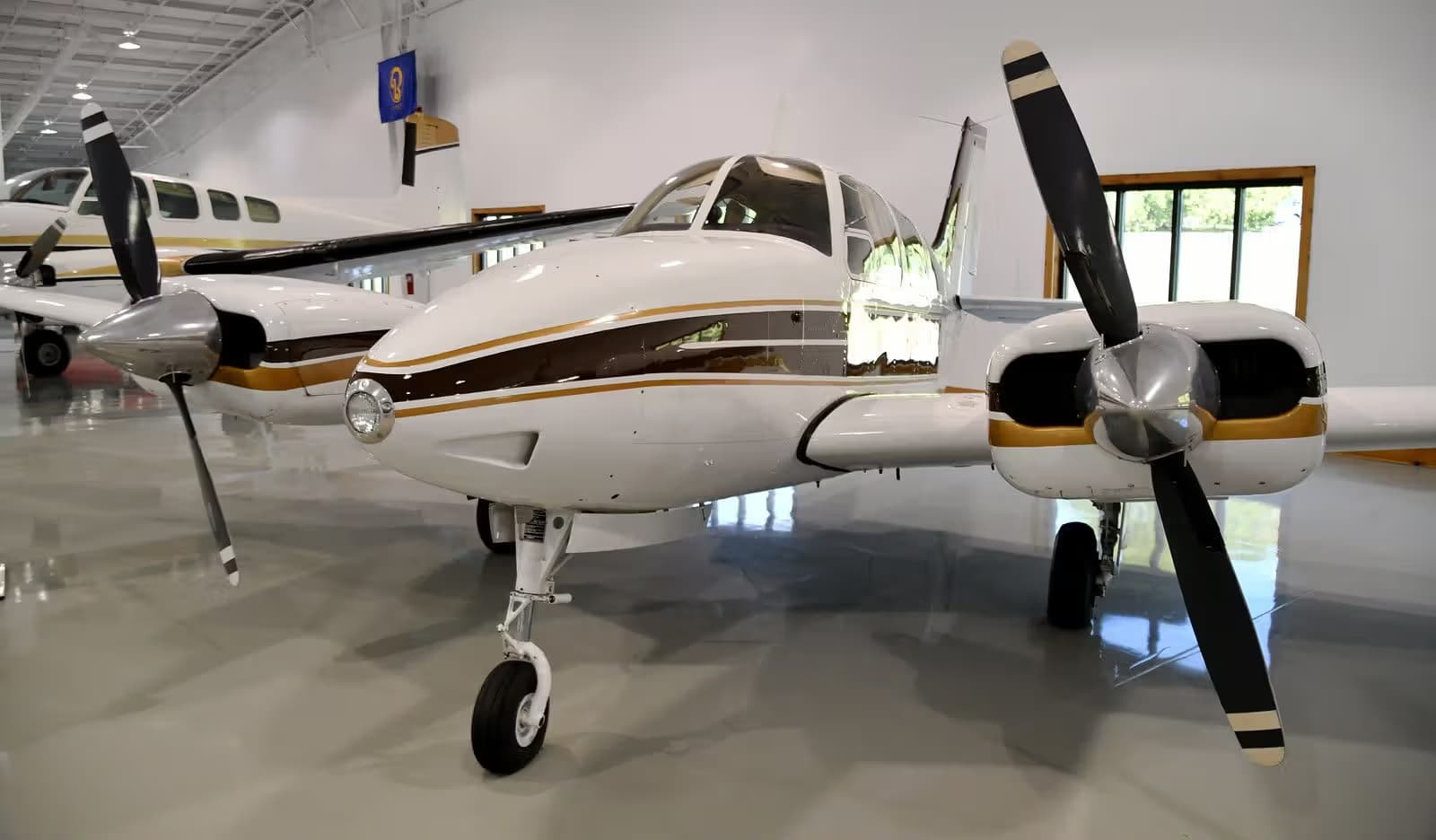 N9695R — Beechcraft