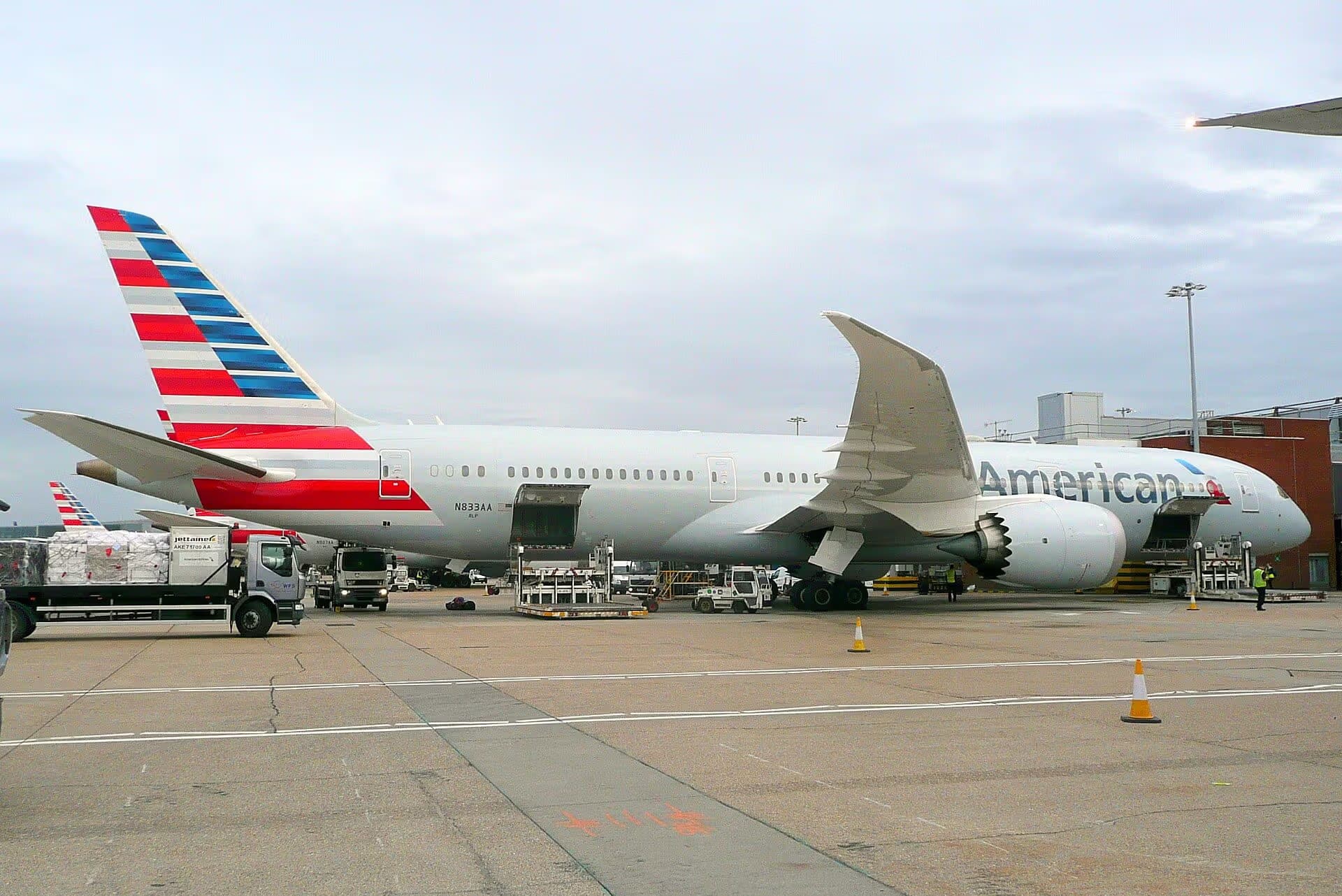 N833AA — Boeing