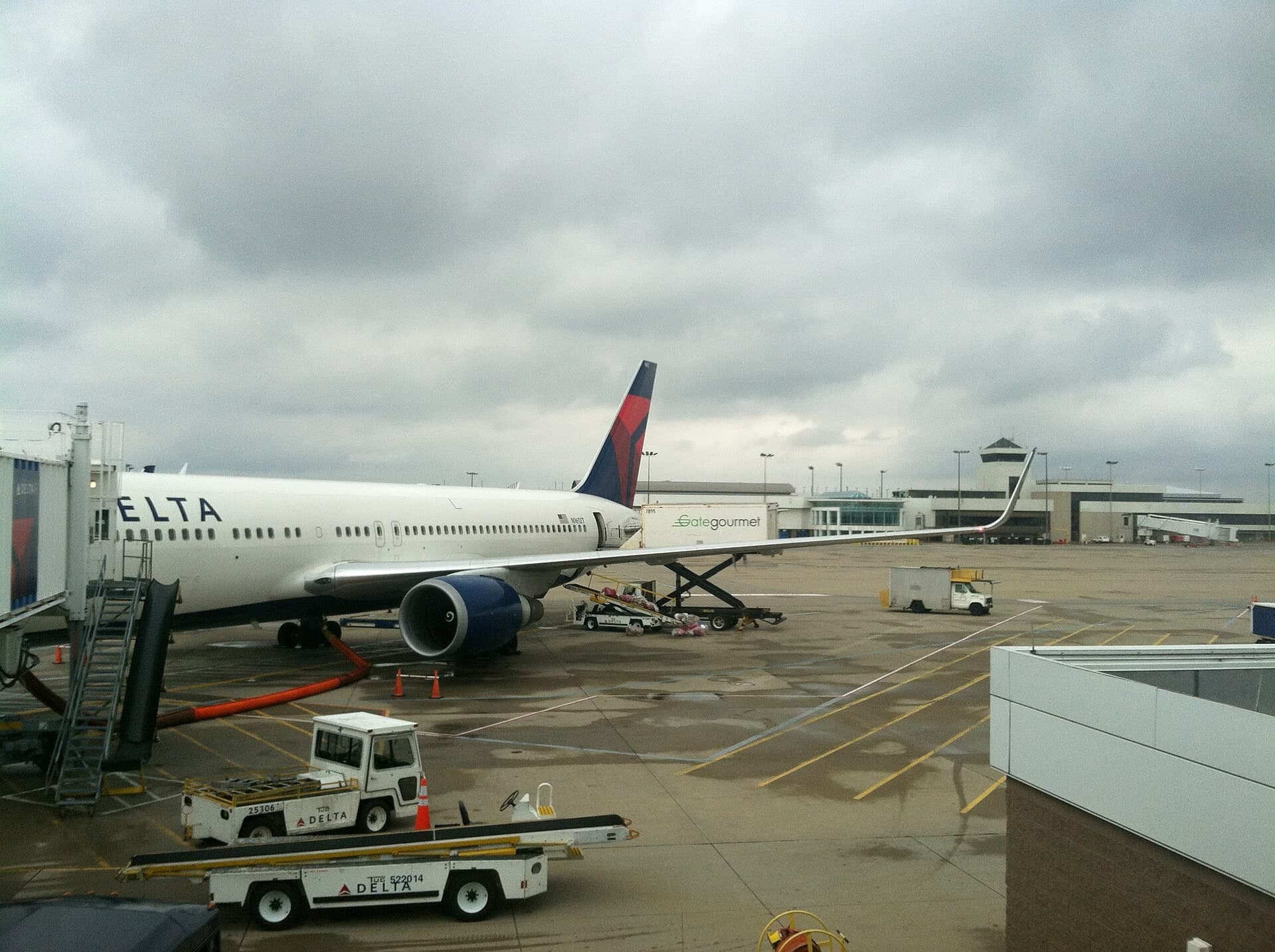 N1612T — Twin-engine aircraft