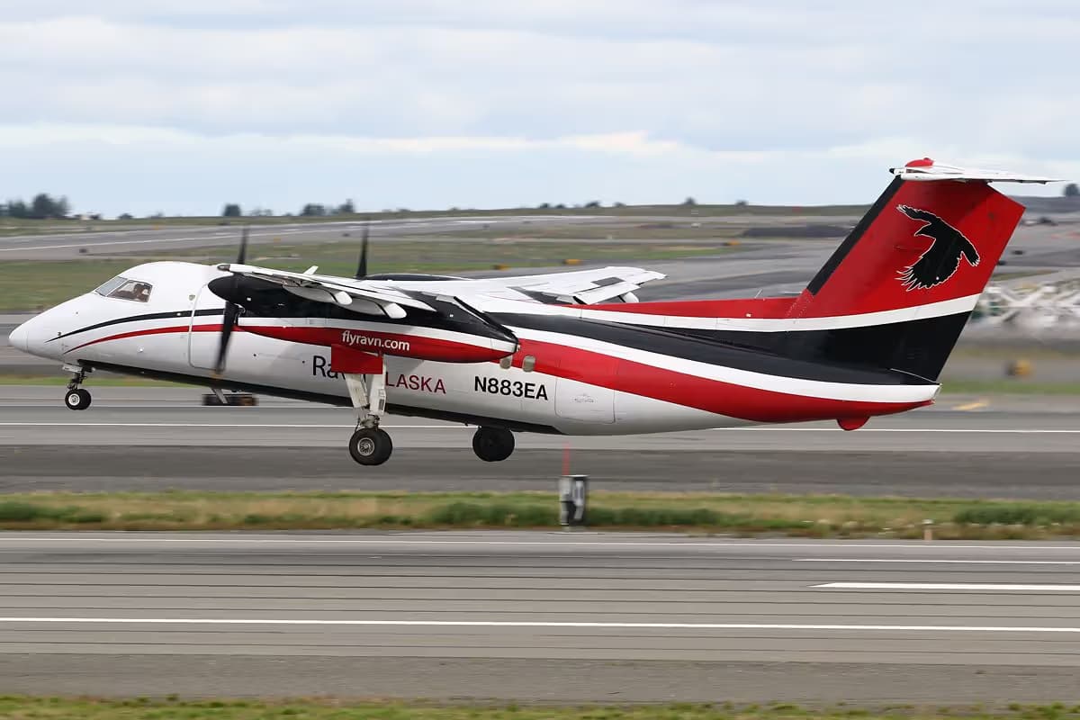 N883EA — Twin-engine aircraft
