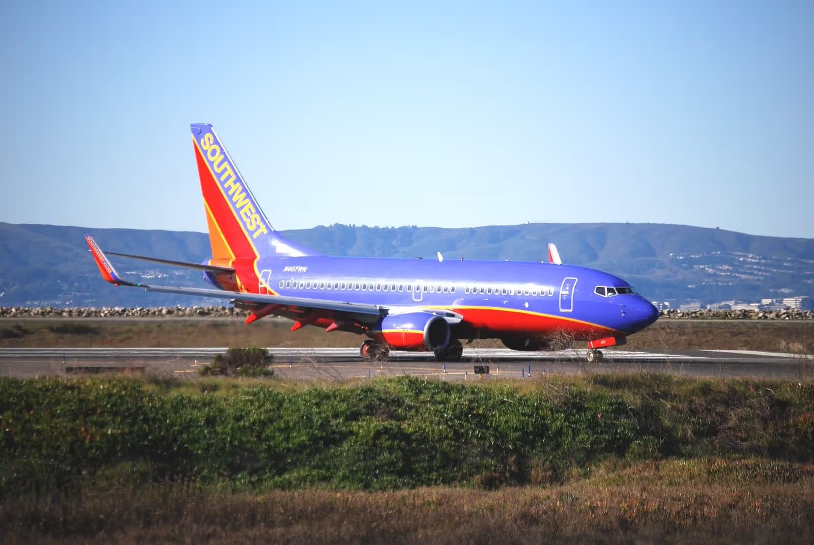 N407WN — Twin-engine aircraft