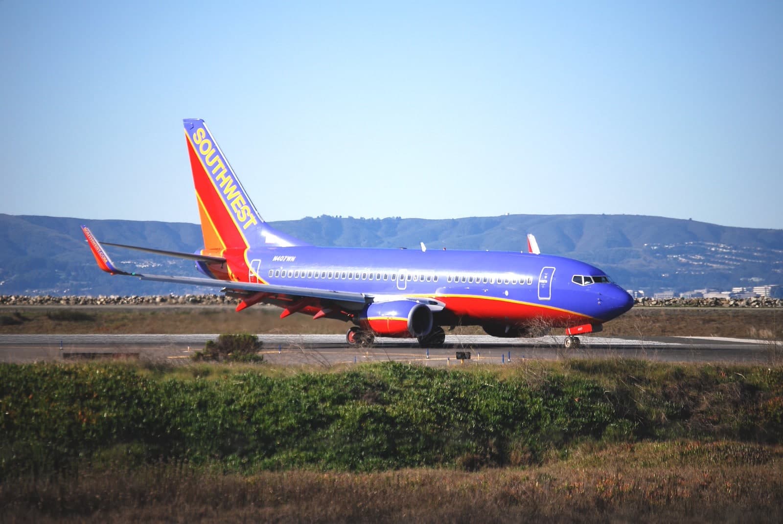 N407WN — Twin-engine aircraft