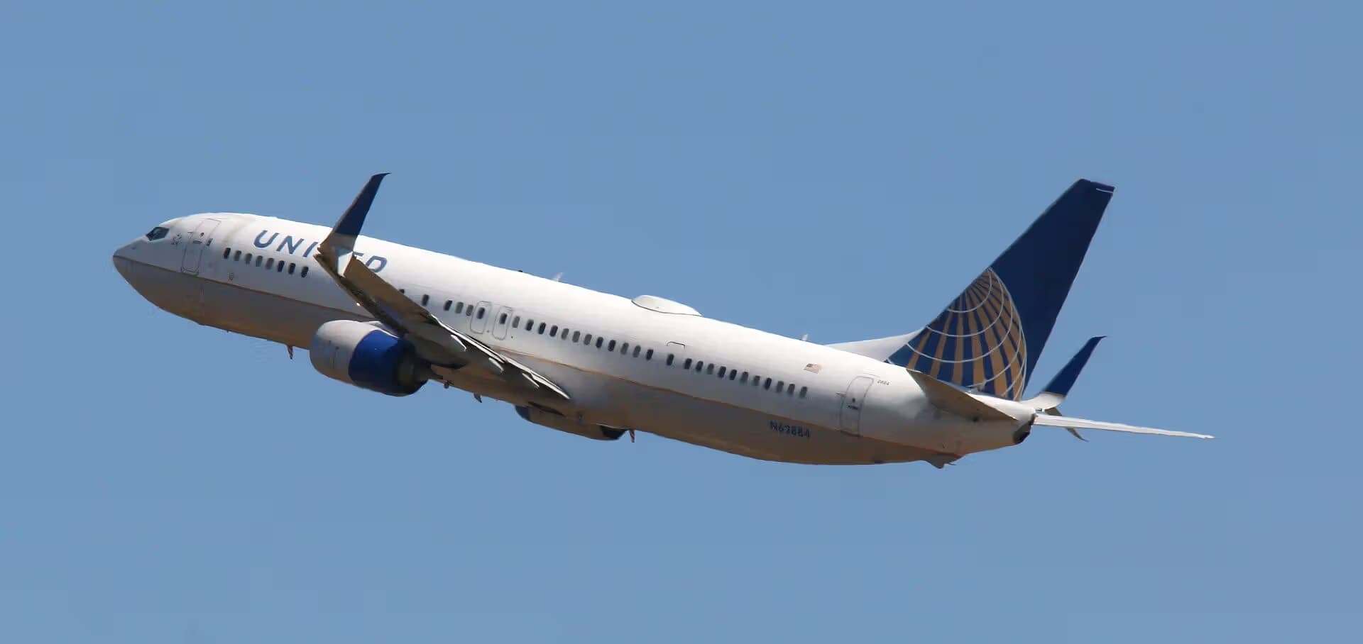 N62884 — Twin-engine aircraft