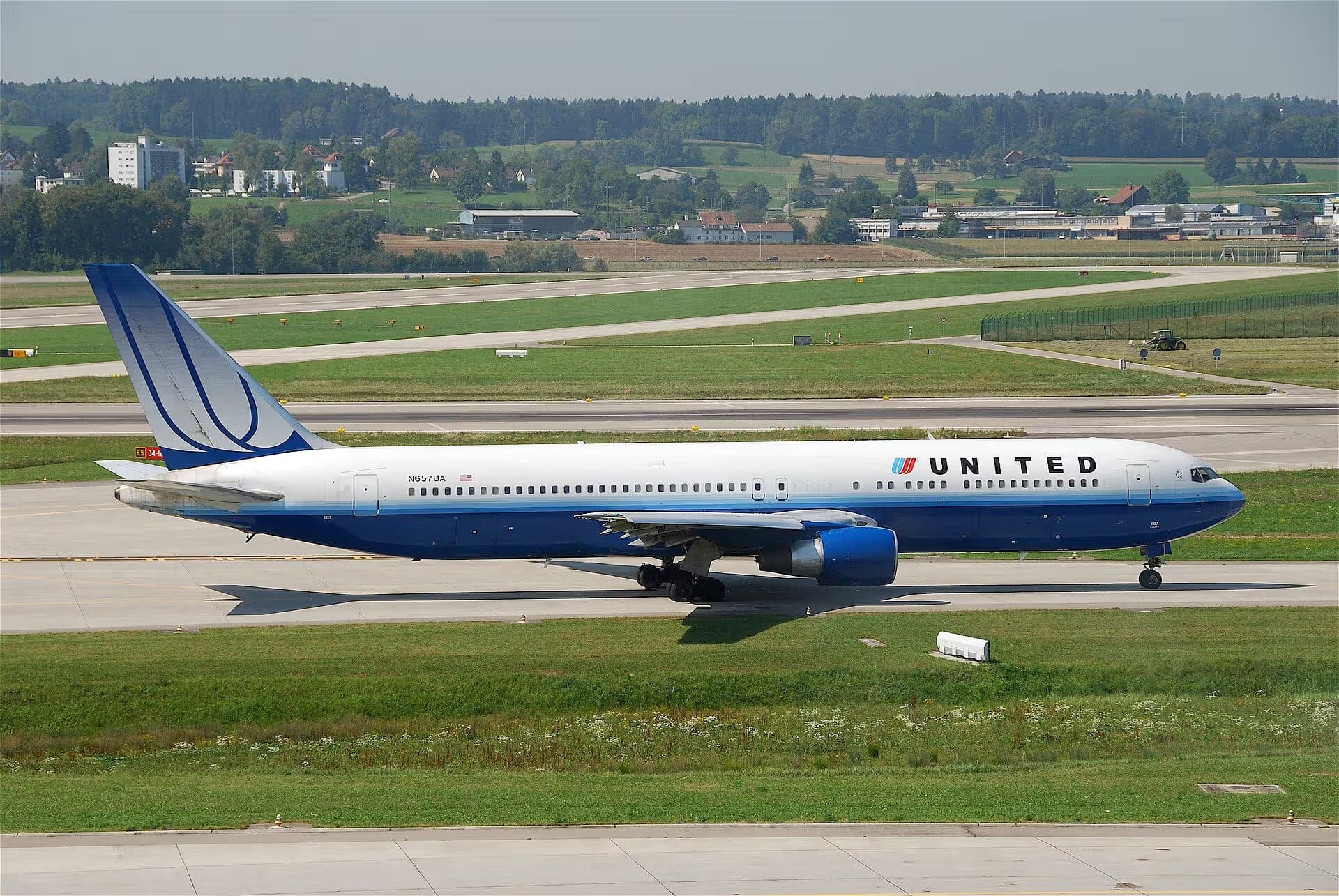 N657UA — Boeing