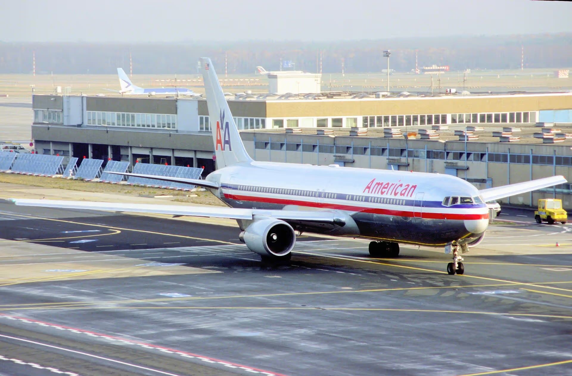 N368AA — Twin-engine aircraft