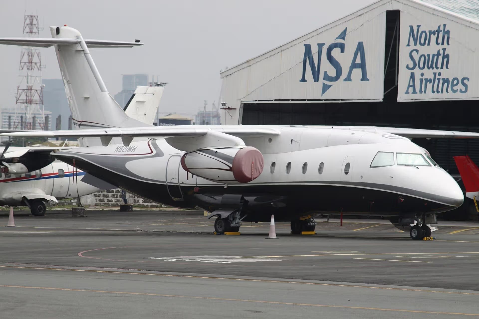 N821MW — Business jet